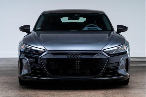 Daytona Gray Pearl Effect 2022 Audi RS e-tron GT quattro