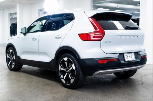 2020 Volvo XC40 T5 Momentum