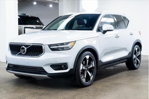 2020 Volvo XC40 T5 Momentum