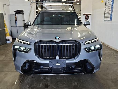 Skyscraper Grey Metallic 2023 BMW X7 xDrive40i