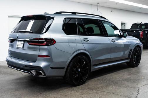 Skyscraper Grey Metallic 2023 BMW X7 xDrive40i