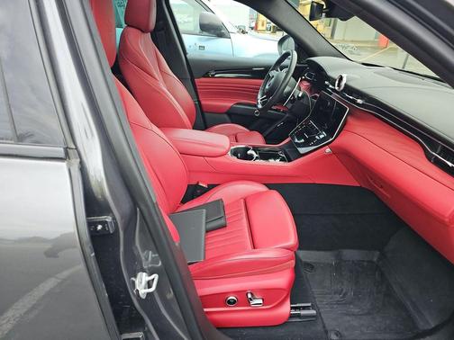 Gray 2023 Maserati Grecale Modena