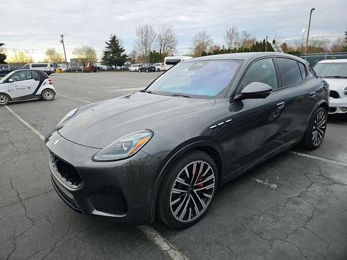 Gray 2023 Maserati Grecale Modena