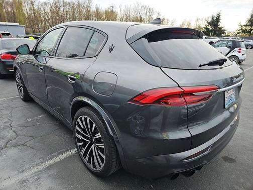 Gray 2023 Maserati Grecale Modena