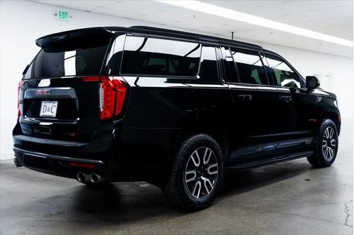 2023 GMC Yukon XL 4WD AT4