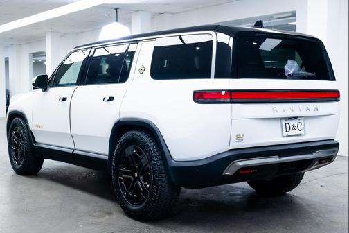 2024 Rivian R1S Adventure Quad Motor Large Pack