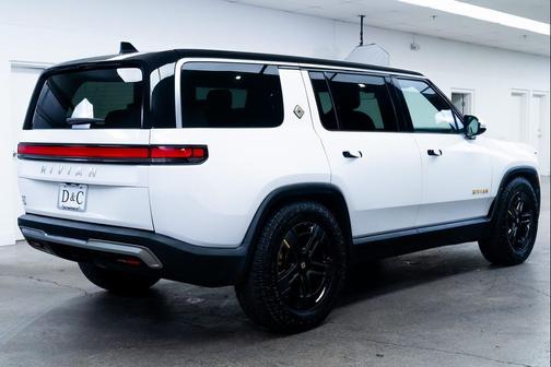 2024 Rivian R1S Adventure Quad Motor Large Pack