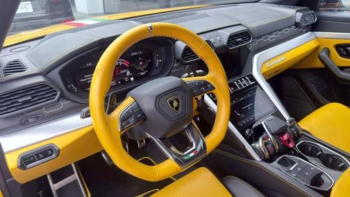 Gialllo Auge 2019 Lamborghini Urus