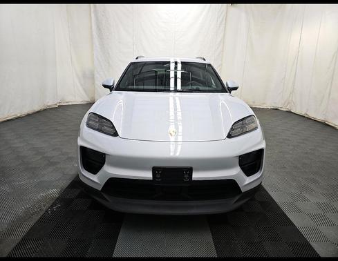 Ice Grey Metallic 2025 Porsche Macan Macan Electric 4