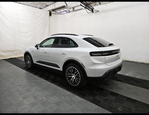 Ice Grey Metallic 2025 Porsche Macan Macan Electric 4