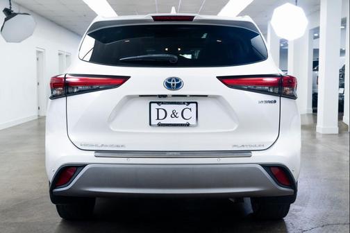 2021 Toyota Highlander Hybrid Platinum