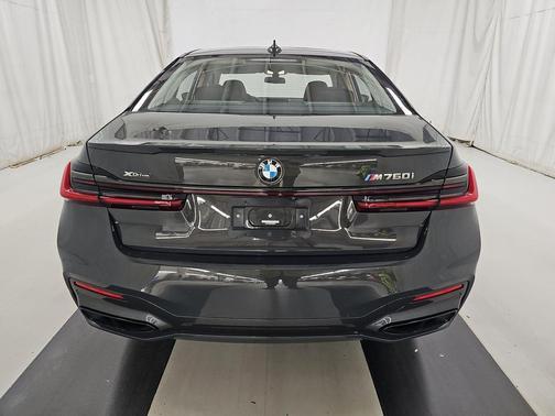 2022 BMW M760 xDrive