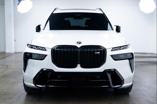 2023 BMW X7 M60i