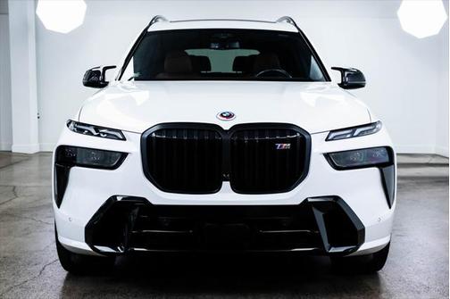 2023 BMW X7 M60i
