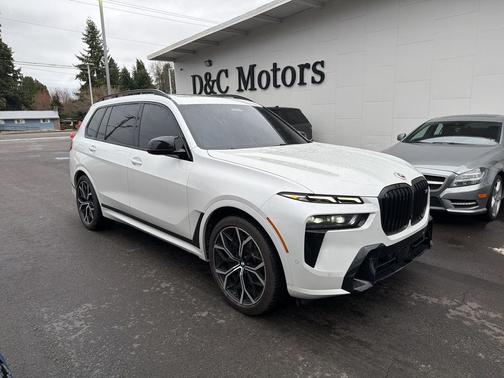 2023 BMW X7 M60i