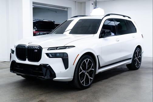 2023 BMW X7 M60i