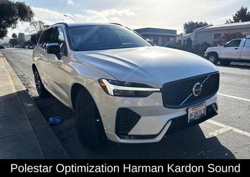Crystal White Metallic 2023 Volvo XC60 B5 Plus Dark Theme