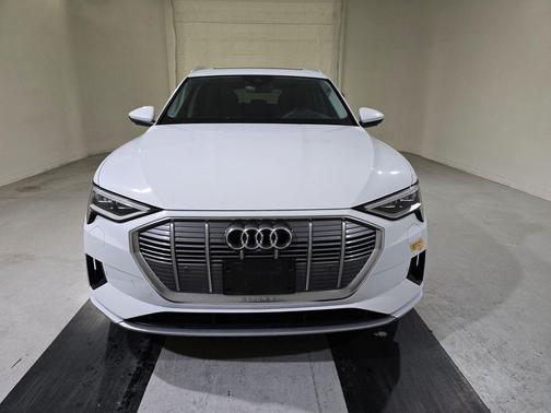 2019 Audi e-tron Premium Plus
