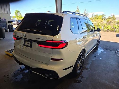 Alpine White 2026 BMW X7 xDrive40i