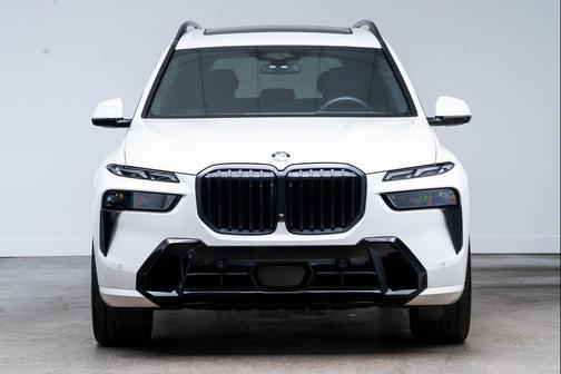 Alpine White 2026 BMW X7 xDrive40i