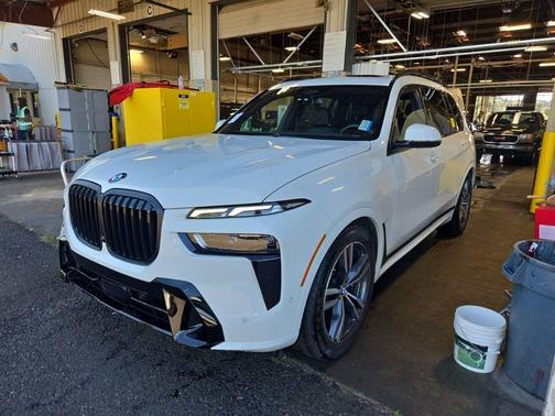 Alpine White 2026 BMW X7 xDrive40i