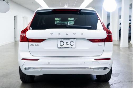 2022 Volvo XC60 Recharge Plug-In Hybrid T8 Inscription Expression