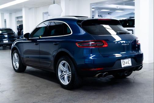Dark Blue Metallic 2016 Porsche Macan Macan S