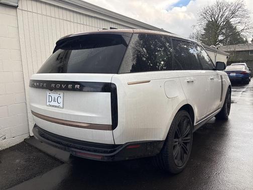 2023 Land Rover Range Rover SV
