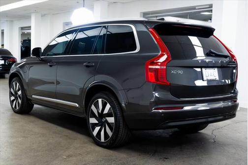 2023 Volvo XC90 Recharge Plug-In Hybrid T8 Ultimate Bright Theme 7-Seater
