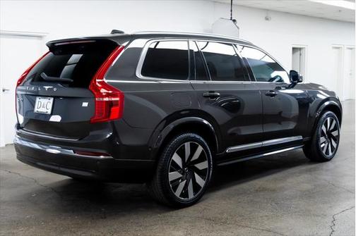 2023 Volvo XC90 Recharge Plug-In Hybrid T8 Ultimate Bright Theme 7-Seater