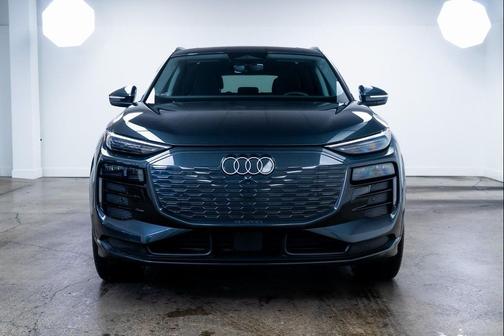 2025 Audi Q6 e-tron Premium Plus quattro