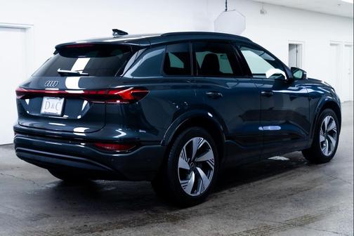 2025 Audi Q6 e-tron Premium Plus quattro