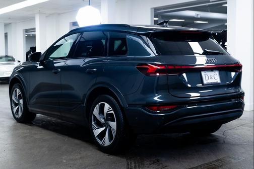 2025 Audi Q6 e-tron Premium Plus quattro