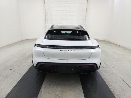 2022 Porsche Taycan Turbo S