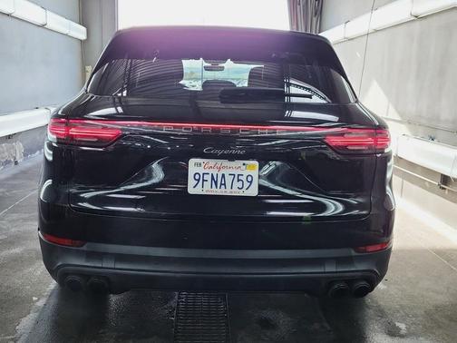 2023 Porsche Cayenne Platinum Edition