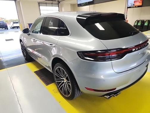 2021 Porsche Macan Turbo