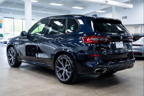 Carbon Black Metallic 2022 BMW X5 M50i