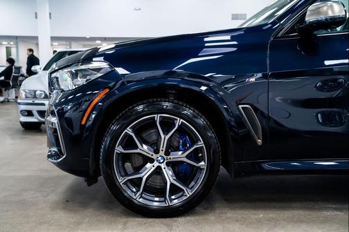 Carbon Black Metallic 2022 BMW X5 M50i