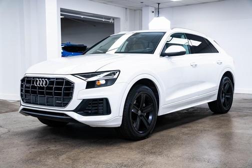 Photo 3 of 26 of 2021 Audi Q8 55 Premium