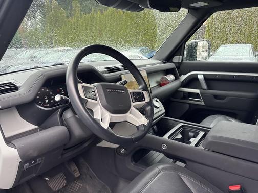 2023 Land Rover Defender 130 X-Dynamic SE