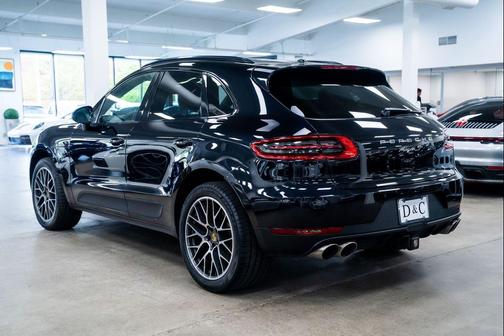 Jet Black Metallic 2018 Porsche Macan T