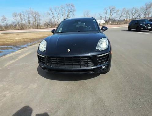 Jet Black Metallic 2018 Porsche Macan T