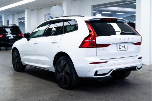 2024 Volvo XC60 Recharge Plug-In Hybrid T8 Plus Dark Theme