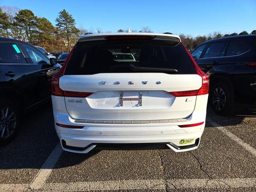 2024 Volvo XC60 Recharge Plug-In Hybrid T8 Plus Dark Theme