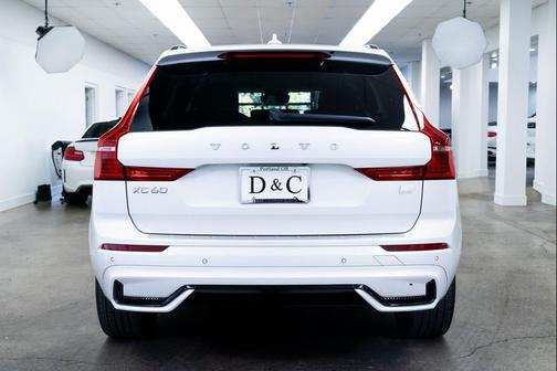 2024 Volvo XC60 Recharge Plug-In Hybrid T8 Plus Dark Theme