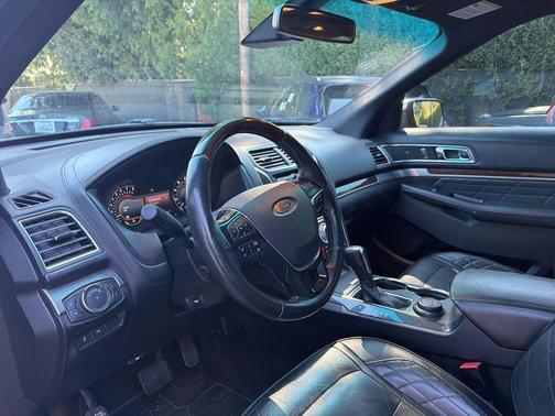 White Platinum Metallic Tri-Coat 2016 Ford Explorer Platinum