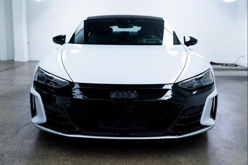 Suzuka Gray Metallic 2022 Audi e-tron GT Prestige