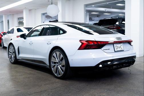 Suzuka Gray Metallic 2022 Audi e-tron GT Prestige