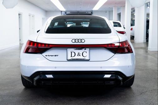 Suzuka Gray Metallic 2022 Audi e-tron GT Prestige