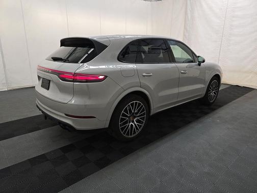 2023 Porsche Cayenne S
